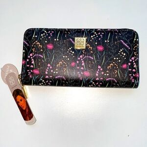 Daisy fuentes wallet floral fits your phone New